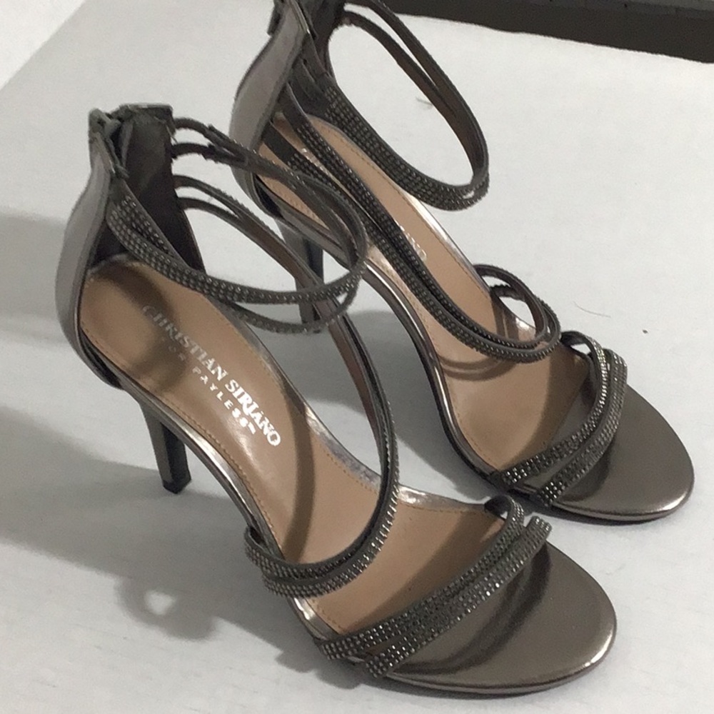 🌼‎ CHRISTIAN SIRIANO SILVER RHINESTONE STRAPPY  HEELS . SIZE 7